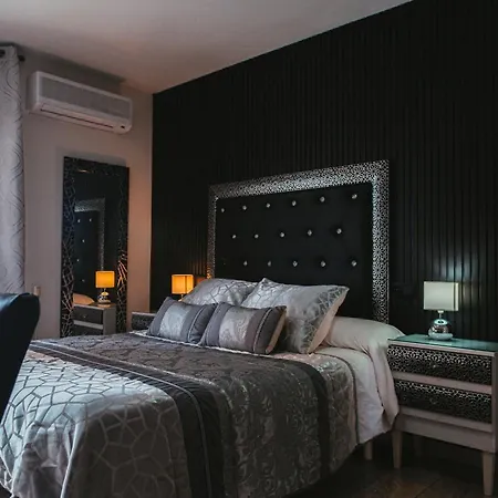 Hostal Mont Royal Alicante Exterior photo